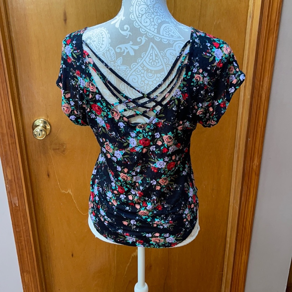 NWOT Urban Outfitters kirra ss strappy tee. Sz XS